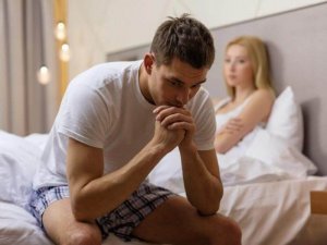 Casal em crise por questões sexuais, ilustrando a Terapia Sexual para Casais
